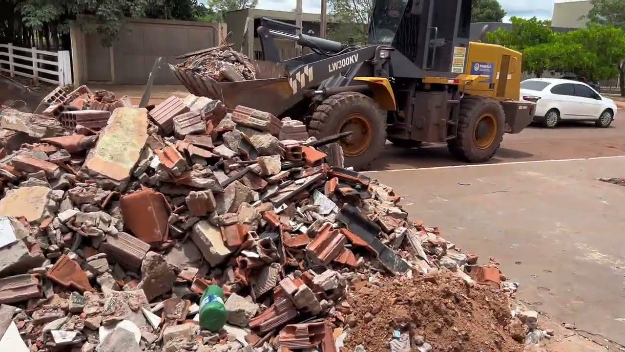 Máquinas trabalhando na rua | fazendo a limpeza da cidade 🚜