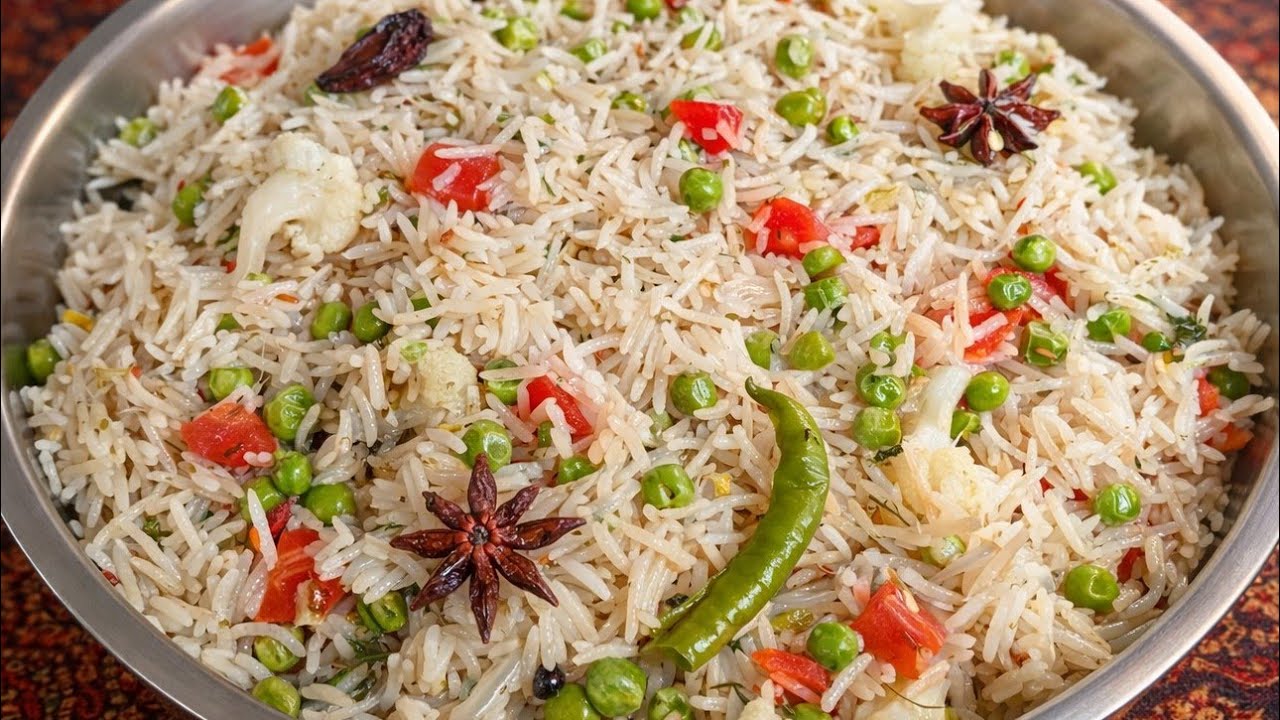 हॉटेल स्टाईल मटार पुलाव खमंग आणि मोकळा भात 😋 | Matar Pulao Recipe Marathi | Veg Pulao