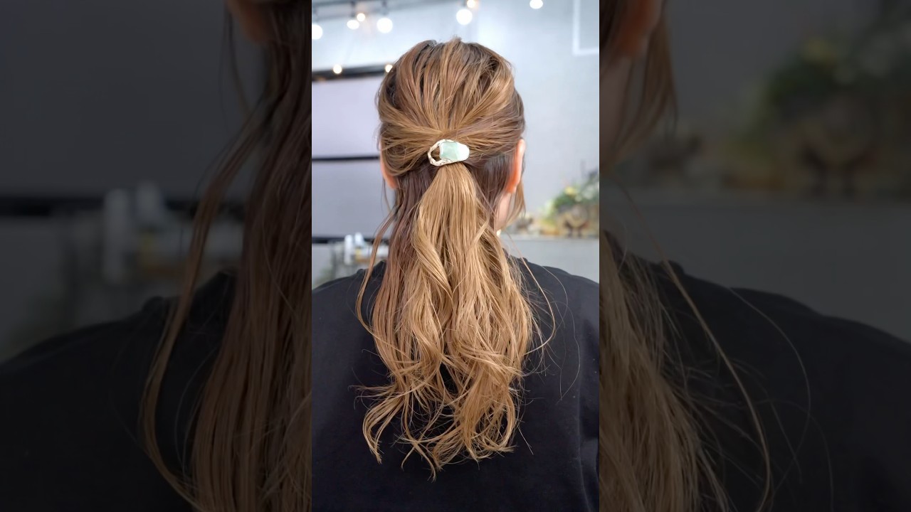 普通に結ぶだけじゃだめ！#簡単アレンジ #セルフアレンジ #hairstyle #hair #ミディアムヘア #髪型 #まとめ髪 #大人カジュアル #大人かわいい