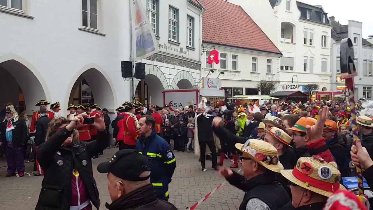 Prinzenverabschiedung an Klingeldienstag - Einmarsch der Vereine