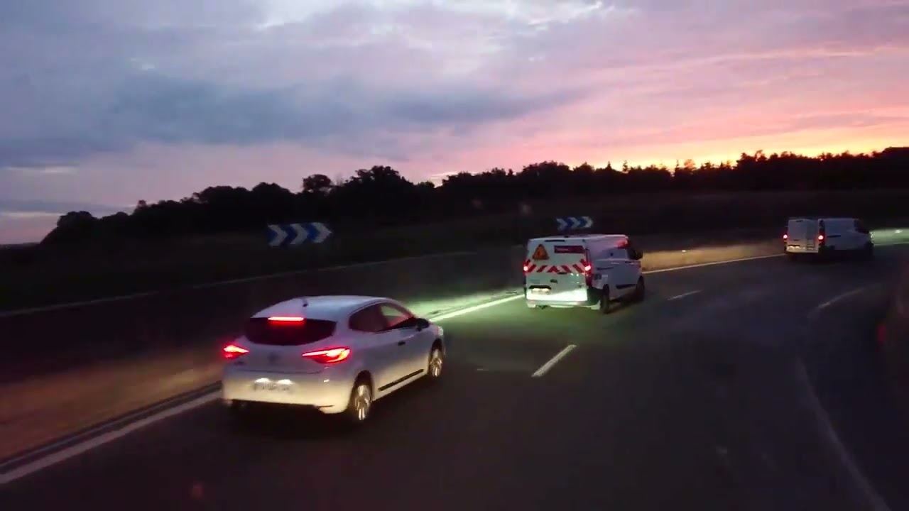 depuis la total sur la n4 avant la n104, jusqu'à la rue du bac à Paris en semi remorque city