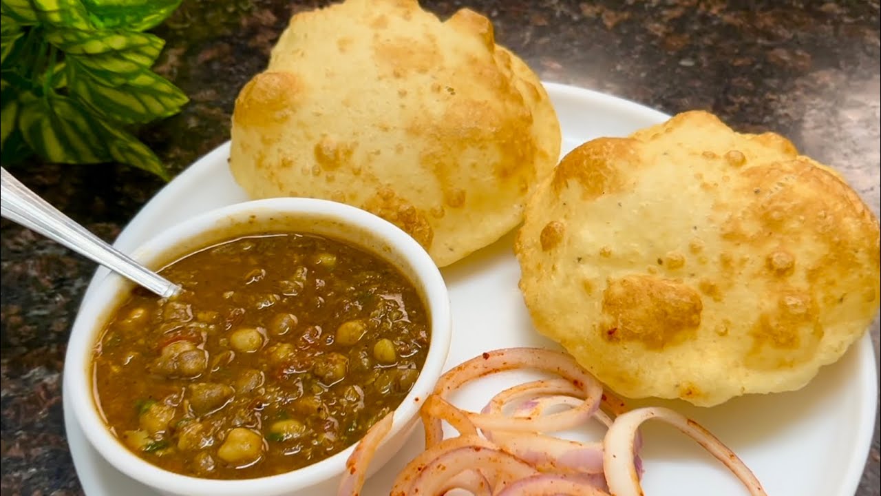 छोले भटूरे बनाने का आसान तरीक़ा Street Style Chole Bhature
