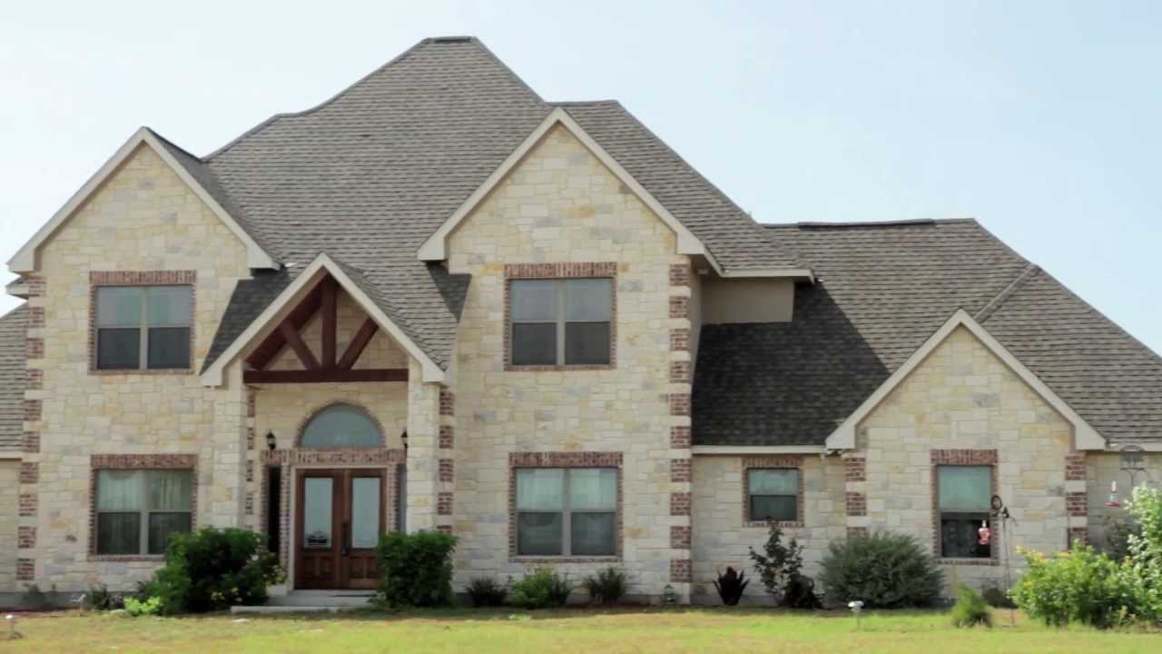 Home for Sale in Floresville, TX