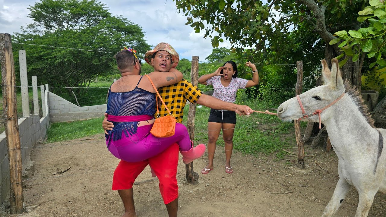 MARIANA CHEGOU NA HORA DA CHAMEGADA COM A PRIMA CÉLIA DO RACHÃO - A COMPRA DO JUMENTO