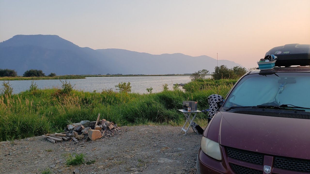 VanLife Adventures In Idaho | Exploring lakes of the Panhandle while living in a minivan with a dog.