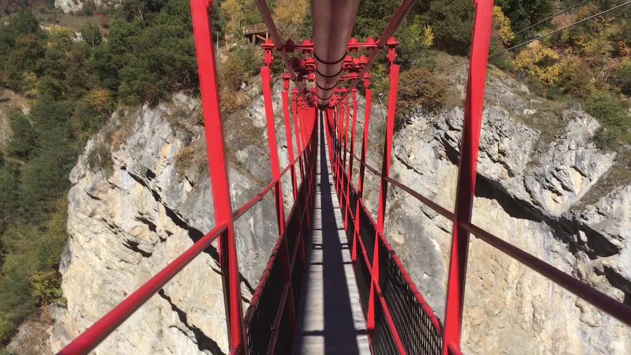 La traversée - pont suspendu de Niouc (octobre 2017)