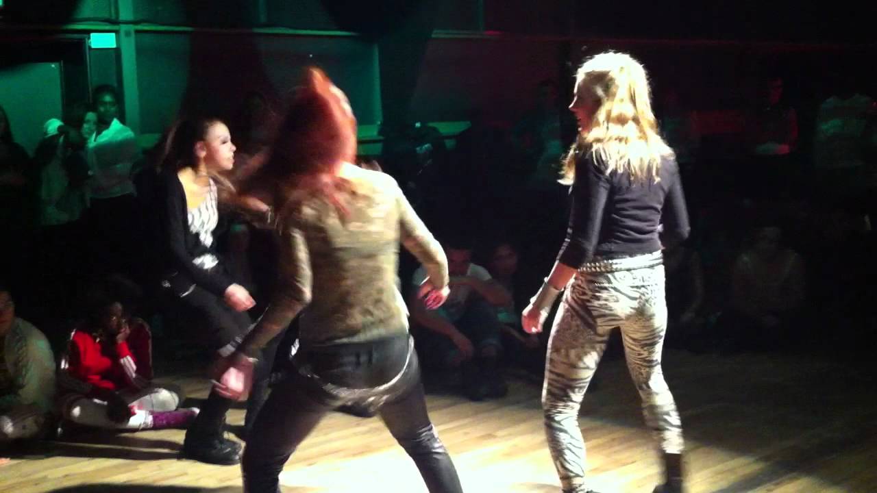 Rond: 1 Anya & Nicole VS. Rebecka & Julia @ ONE KNOCKA EVENT 2011