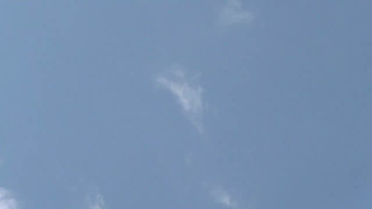 2x German Eurofighter Typhoon cruising at 40.000 ft without contrail with Great sound!