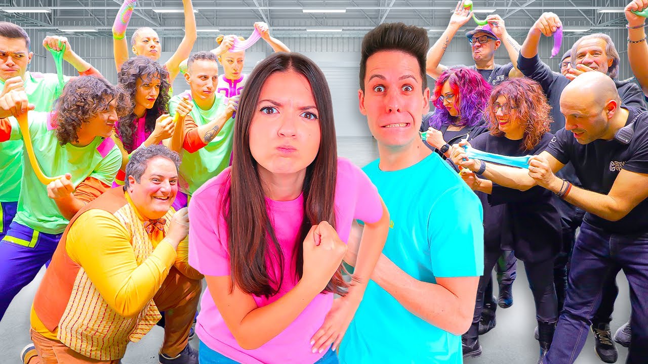 100 ADULTI vs 10 RAGAZZI Slime Challenge!!