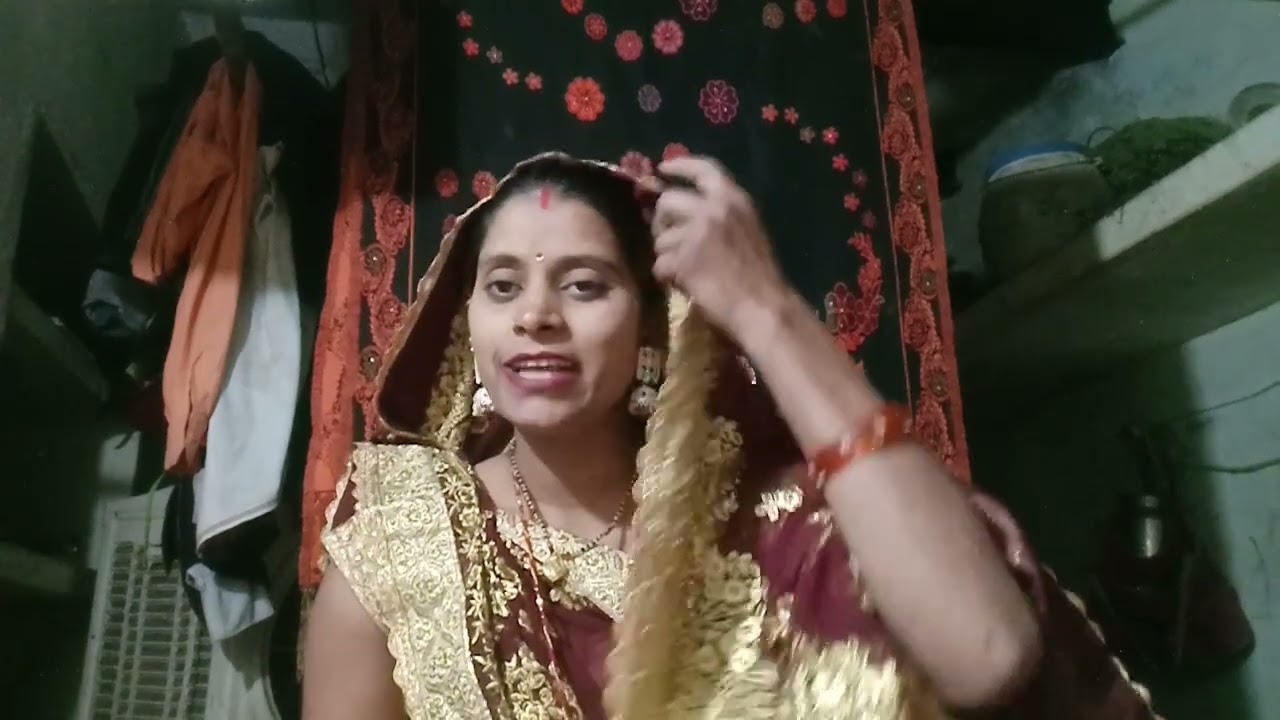 ननदी दुवरे पे सुत‌ई मोर बलमुआ बेनीया डोलाव‌ईलगली हो
