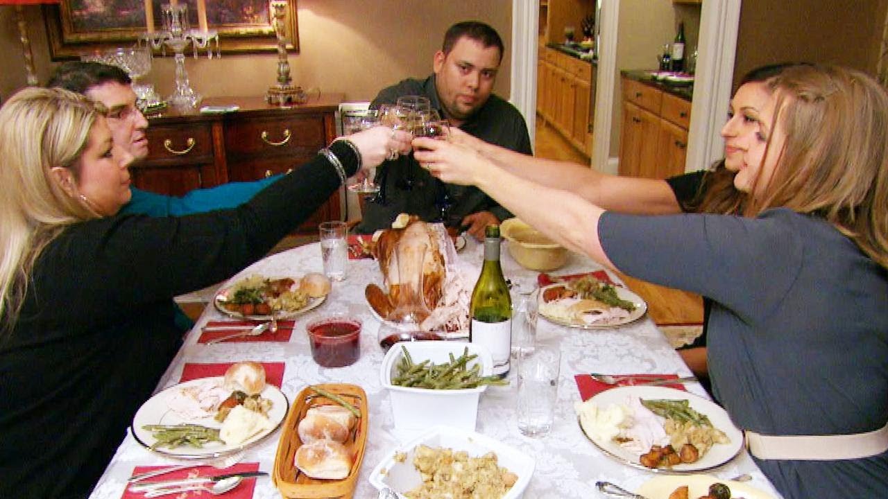 How to Keep Peace at Your Thanksgiving Dinner Table