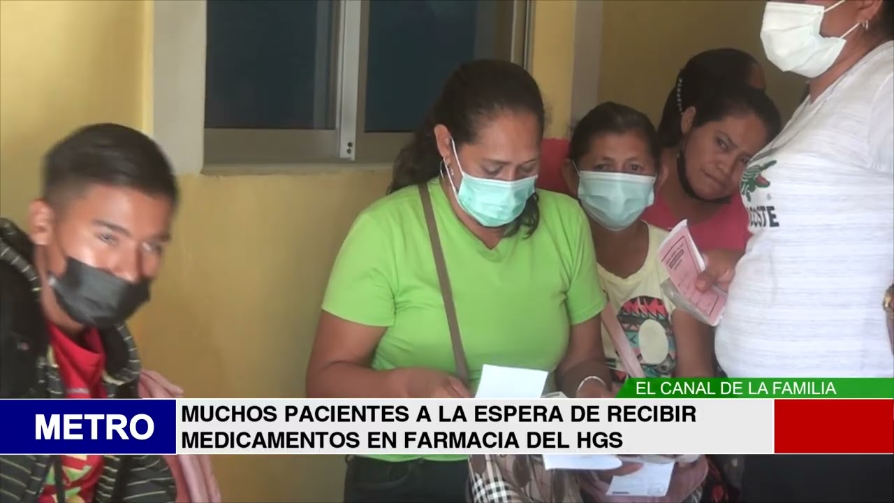 MUCHOS PACIENTES A LA ESPERA DE RECIBIR MEDICAMENTOS EN FARMACIA DEL HGS