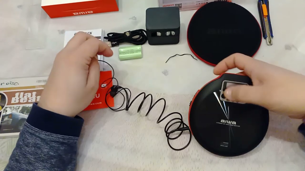 ASMR - Unboxing portable Aiwa CD player
