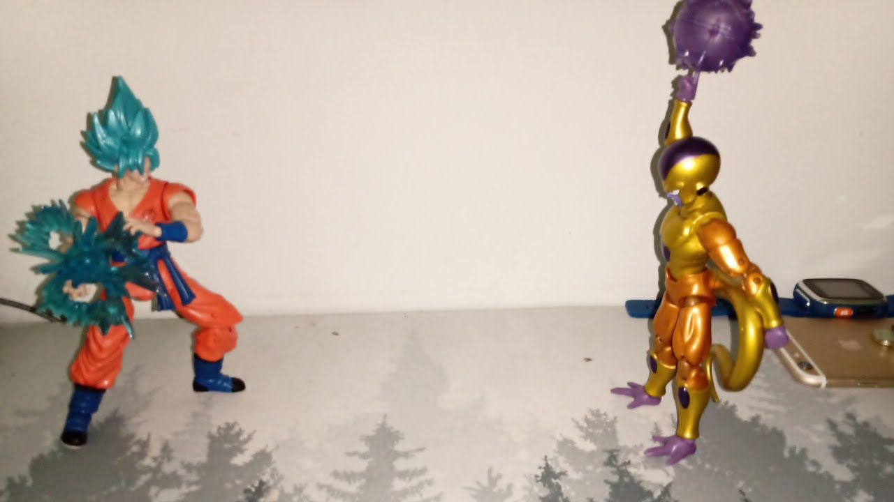 Goku fights golden freeza!