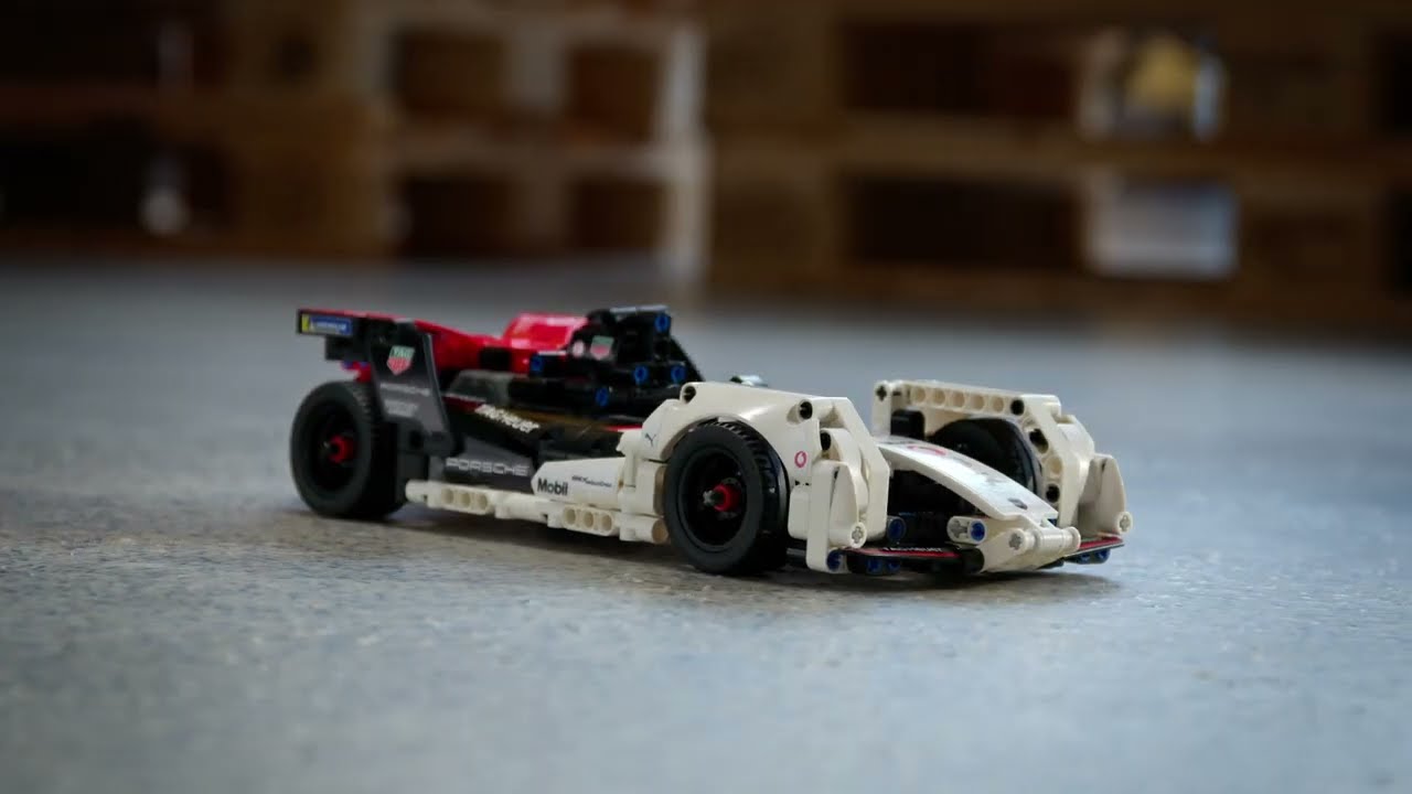 LEGO&reg; Technic - Formula E&reg; Porsche 99X Electric (42137)