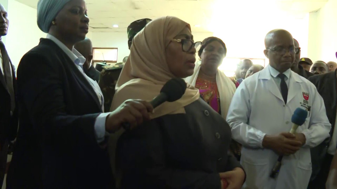 RAIS DKT. SAMIA AKITEMBELEA MUHIMBILI WALIOPO MAJERUHI WA AJALI YA KUPOROMOKA KWA GHOROFA