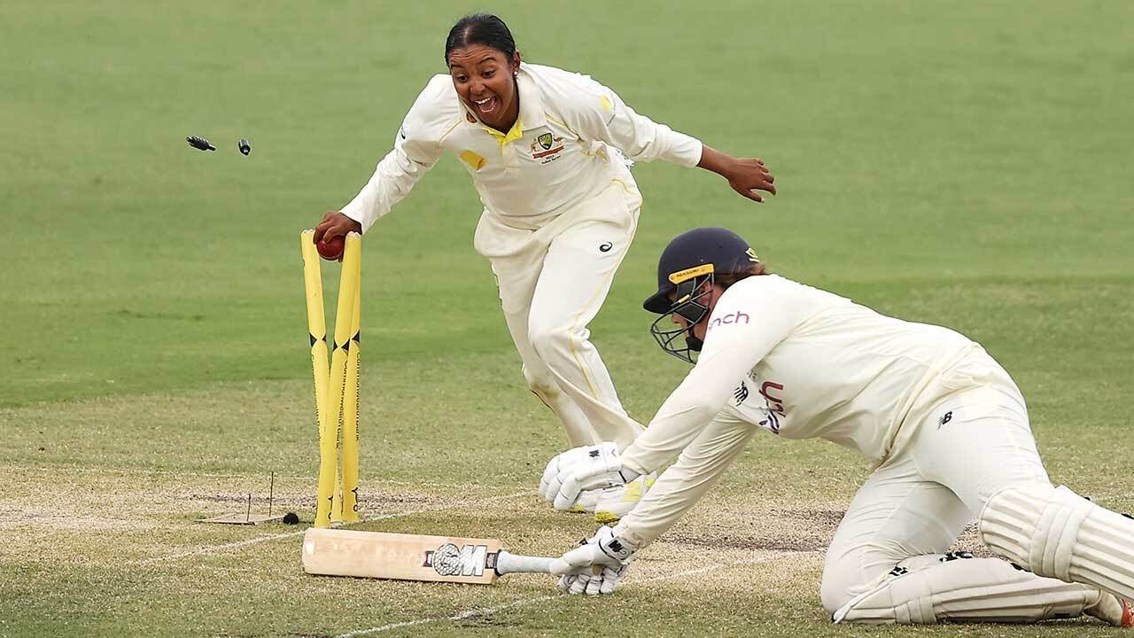 Test match thriller comes down to dramatic final over!