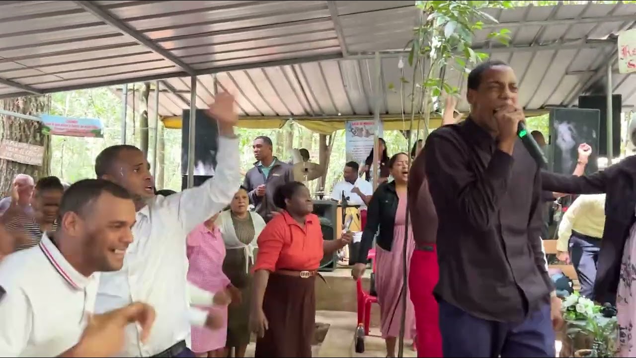 MIENTRAS CANTABA ESTE CORO DEL ARPA 🪉 EN ESTE MONTE CAYO UNA UNCION MUY PODEROSA Y CAÍ COMO MUERTO 🚨