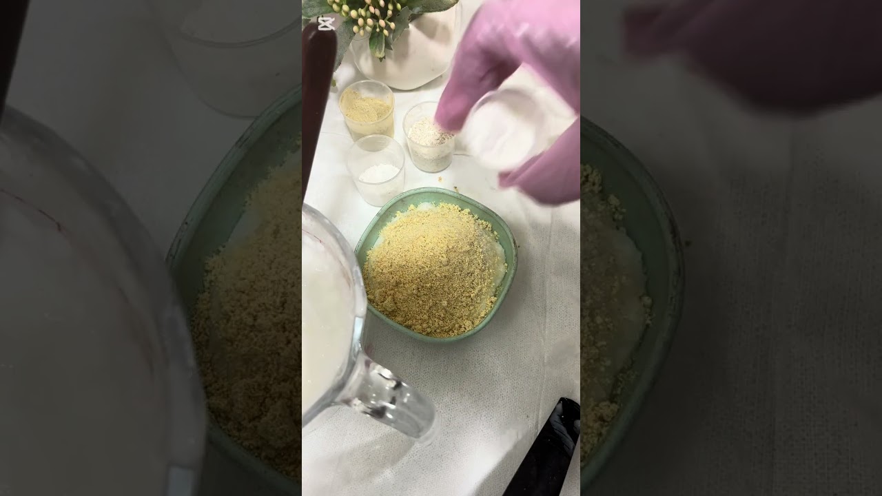 قاعده ماسك للوجه واربع انواع من الماسك للتفتيح والنضاره والتوريد