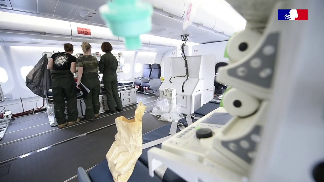 Covid-19 : première évacuation sanitaire de patients contaminés (1/3)