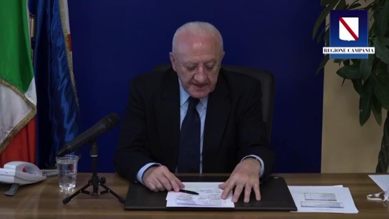L'ironia di De Luca sui 60mila assistenti volontari: 