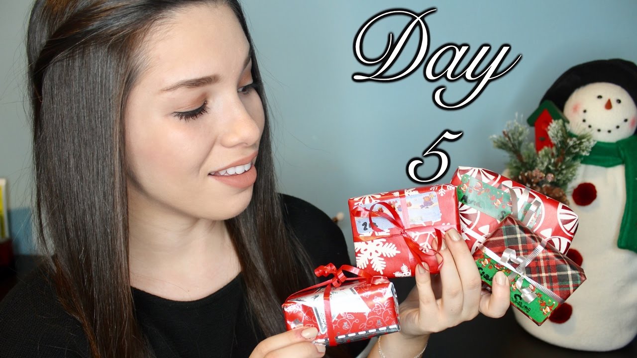 An ASMR Christmas Day 5 ⏐ Gift Wrapping