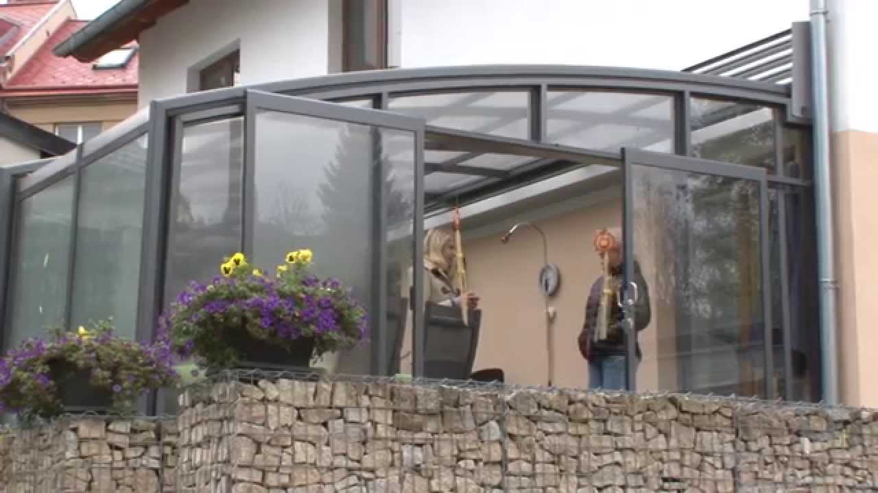 Zastřešení terasy, pod které se vejde bazén, vířivka i posezení
