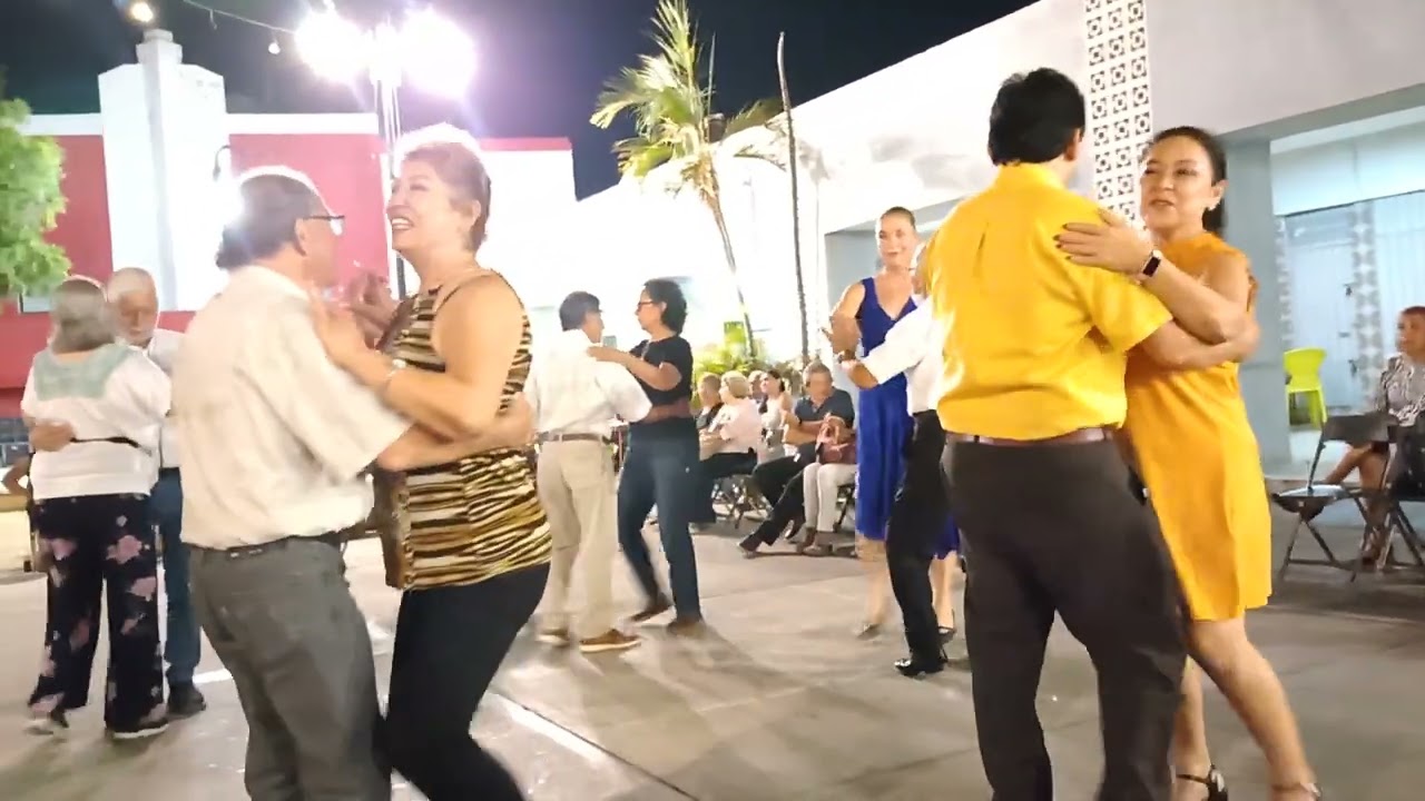 Baile en el Parque de Santiago el 30 de abril de 2024. Primera parte.