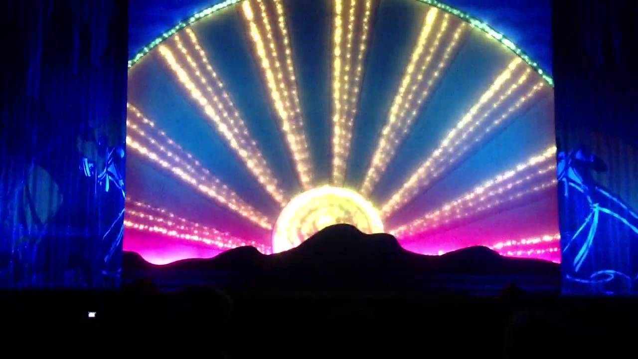 El capitan theatre curtain show better quality