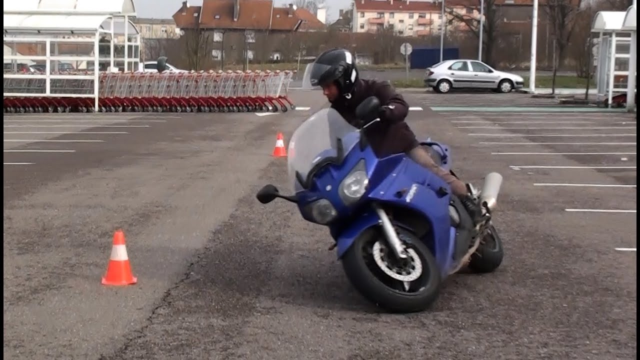 How to turn short and speed with a Motorcycle: GP 8 with a FJR 1300