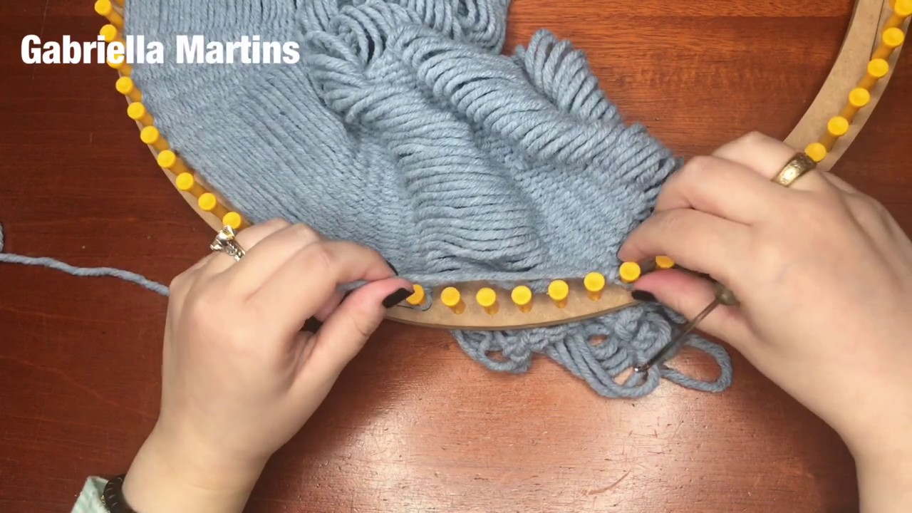Explicação detalhada sobre retirar a lã & Como fazer GOLA TRANÇADA num TEAR CIRCULAR DE PINOS
