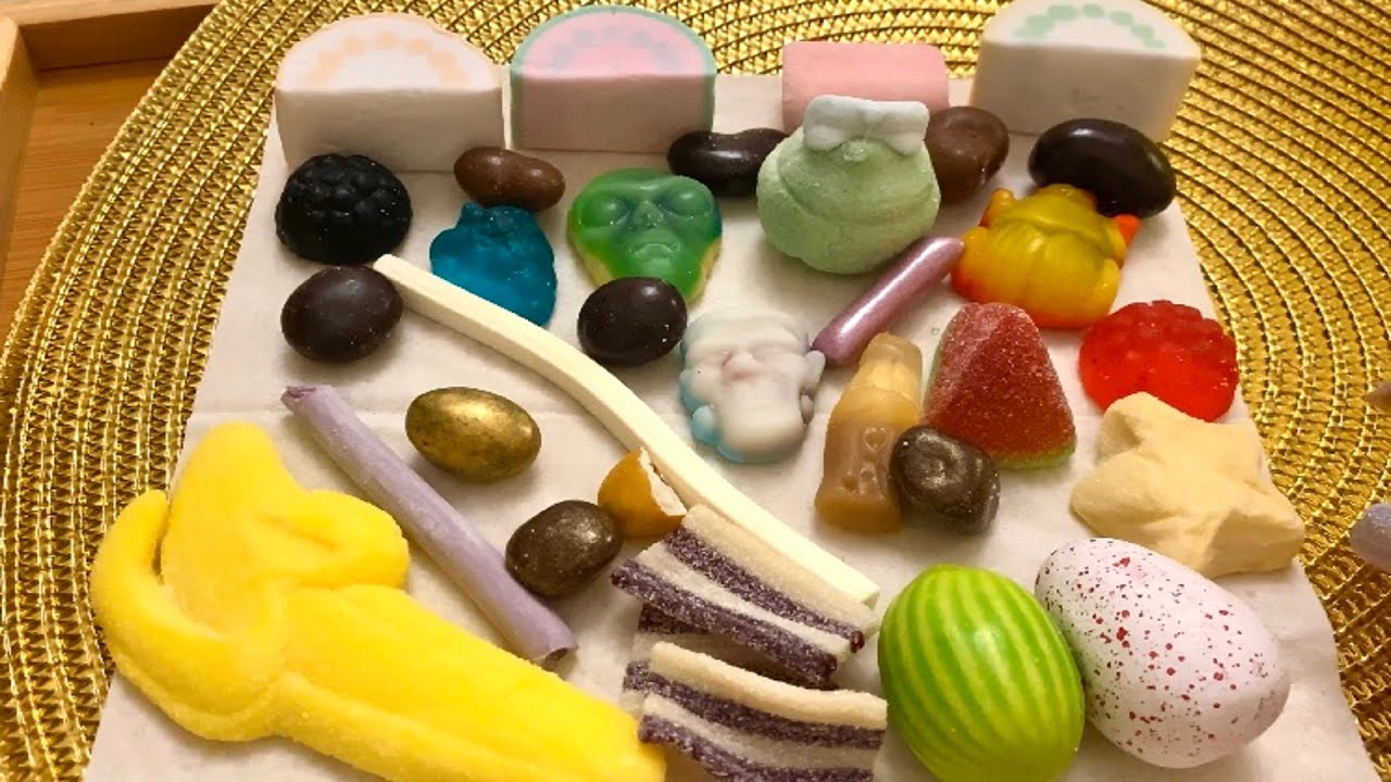 ASMR Eating Swedish Candy. Chewing gum. Reading. Whispering. АСМР Итинг Конфеты. Жвачка. Шепот