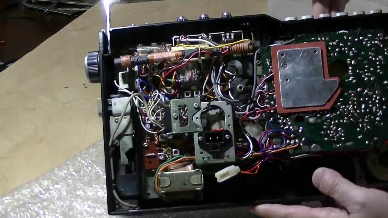 修理依頼のナショナルラジカセRQ-448を分解したらひどかった