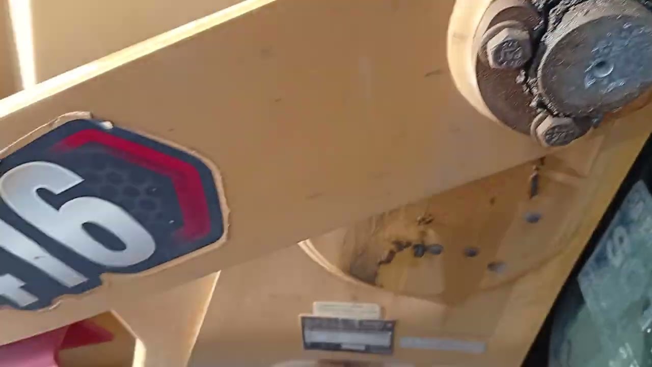 Retroescavadeira Caterpillar modelo 416 como olhar os níveis de óleo 