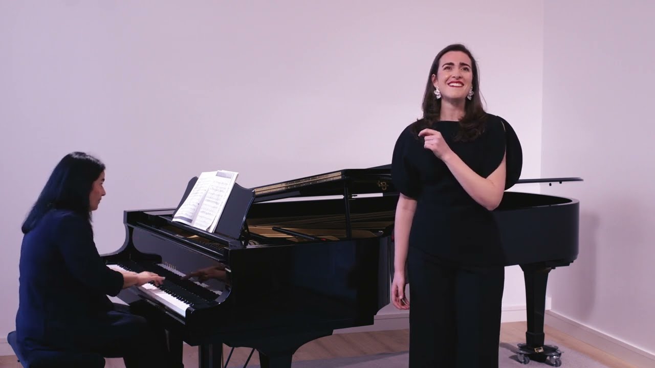 Carmen Artaza sings Stephano's aria (Ch. Gounod)