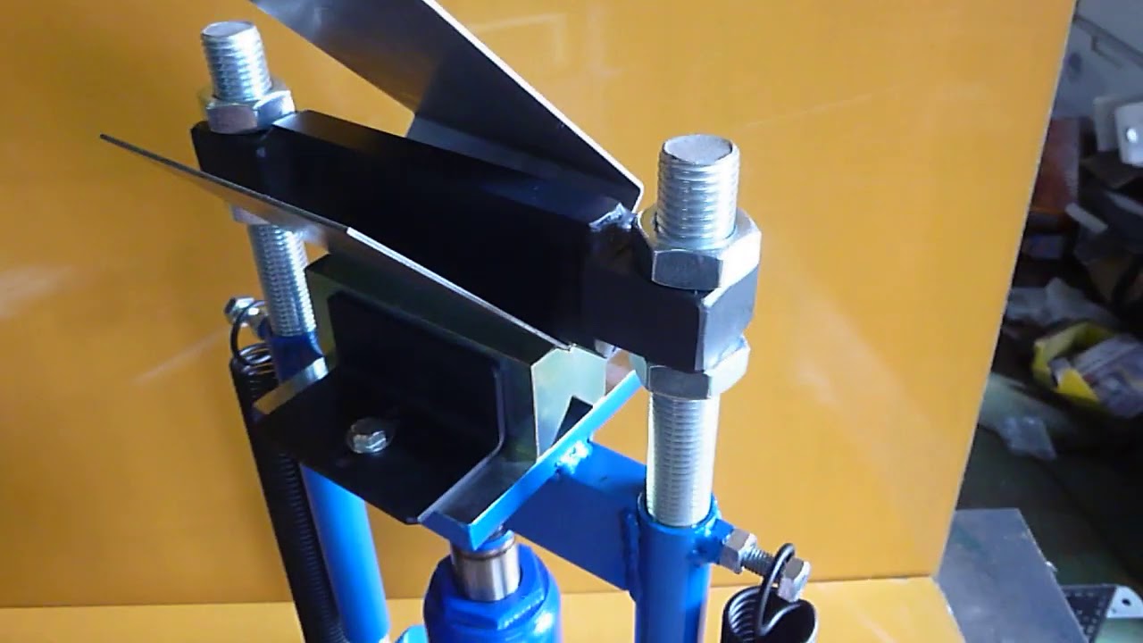 P1090617　ミニ 油圧式プレートベンダー 3ton　軽量コンパクトな油圧式プレスブレーキ　　29,800円