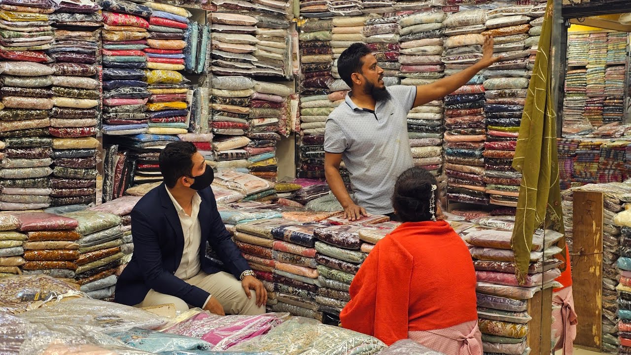 এই ঈদ এর সব থেকে বড় অফার পাকিস্তানি শোরুম এ। আগামিকাল থাকবে ইতিহাসের সবচেয়ে বড় অফার 