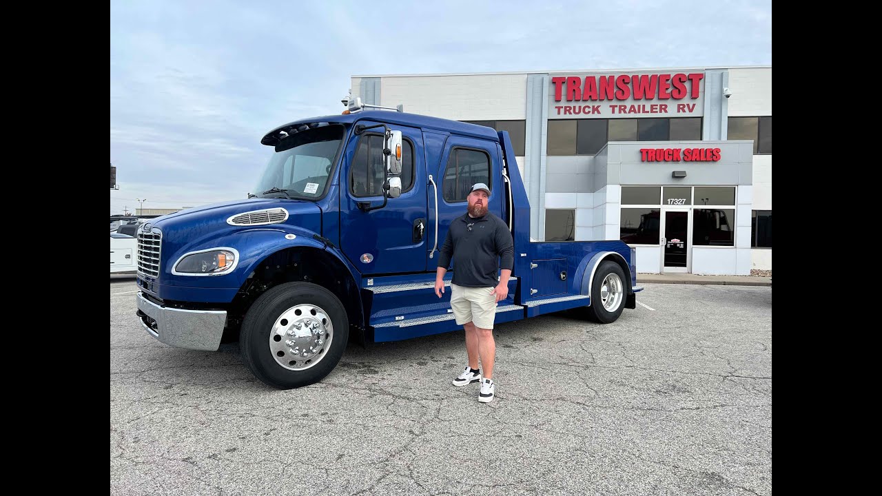 2023 Freightliner M2 106 Laredo (11N231981)