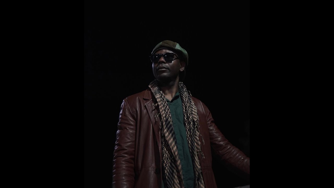 Le R Premier - Des galaxies nous séparent (Clip Officiel)