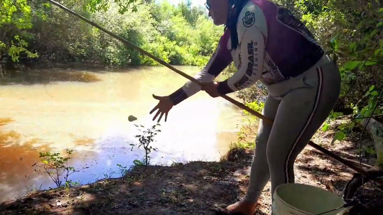 Pescaria de jundiá com caniço de bambu 