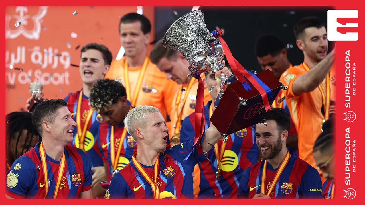 CEREMONIA DEKORACJI - FC BARCELONA WYGRYWA SUPERPUCHAR HISZPANII