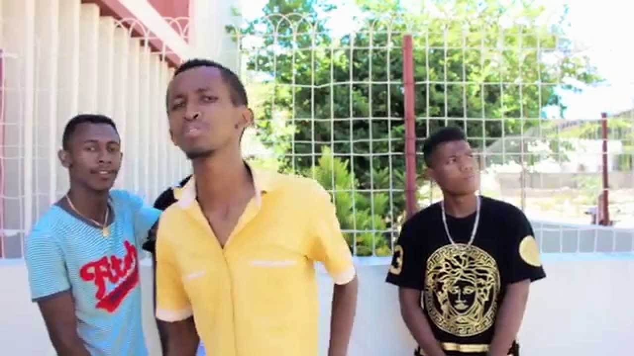 SIM'S KHARINO Ino ma fiheveranao zah Clip Officiel 2015