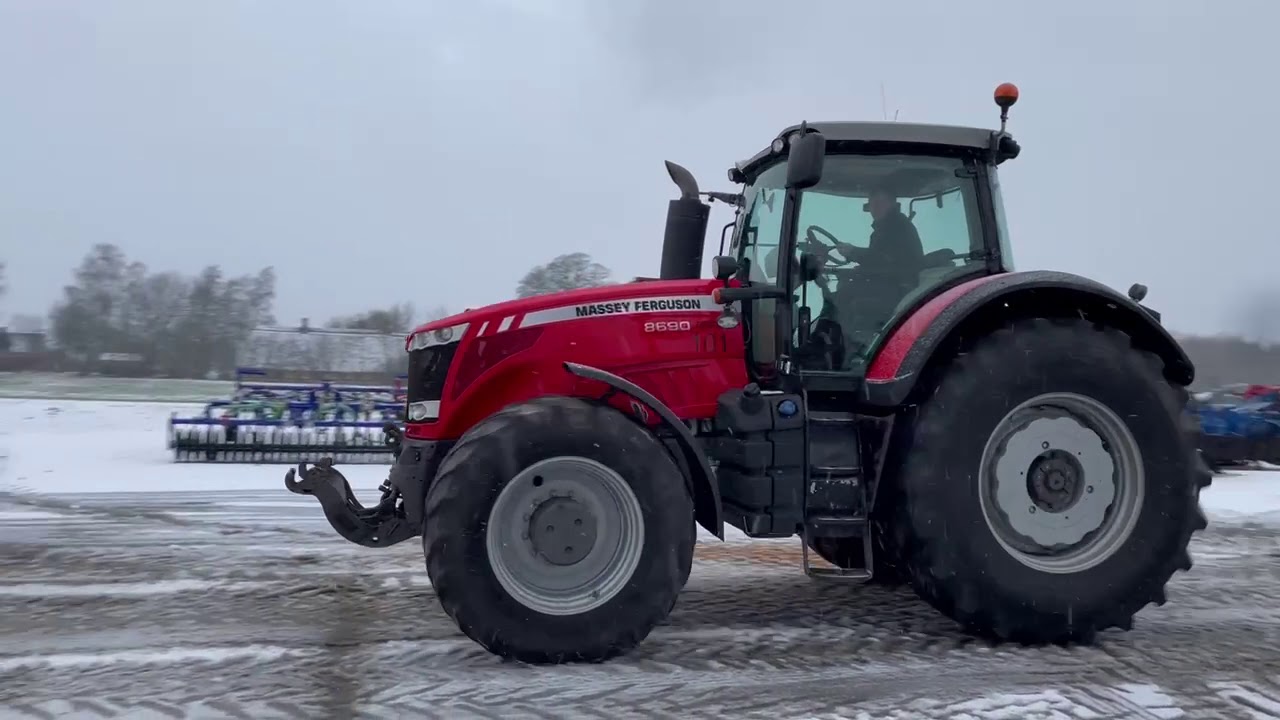 MF 8690 traktor