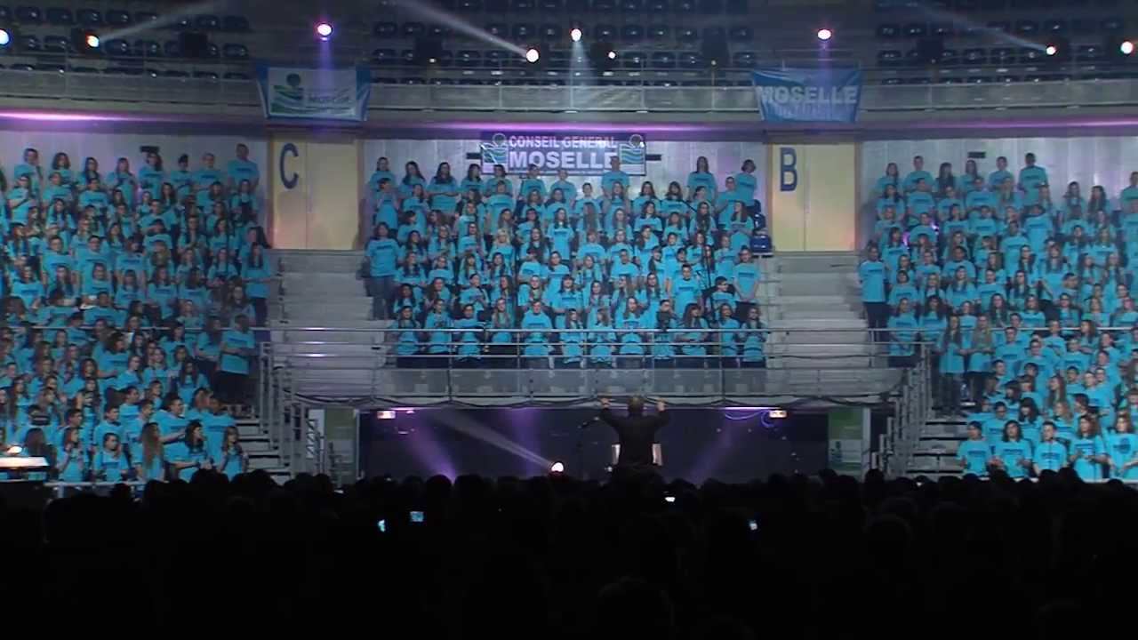 Les copains d'abord : 800 collégiens chantent Brassens