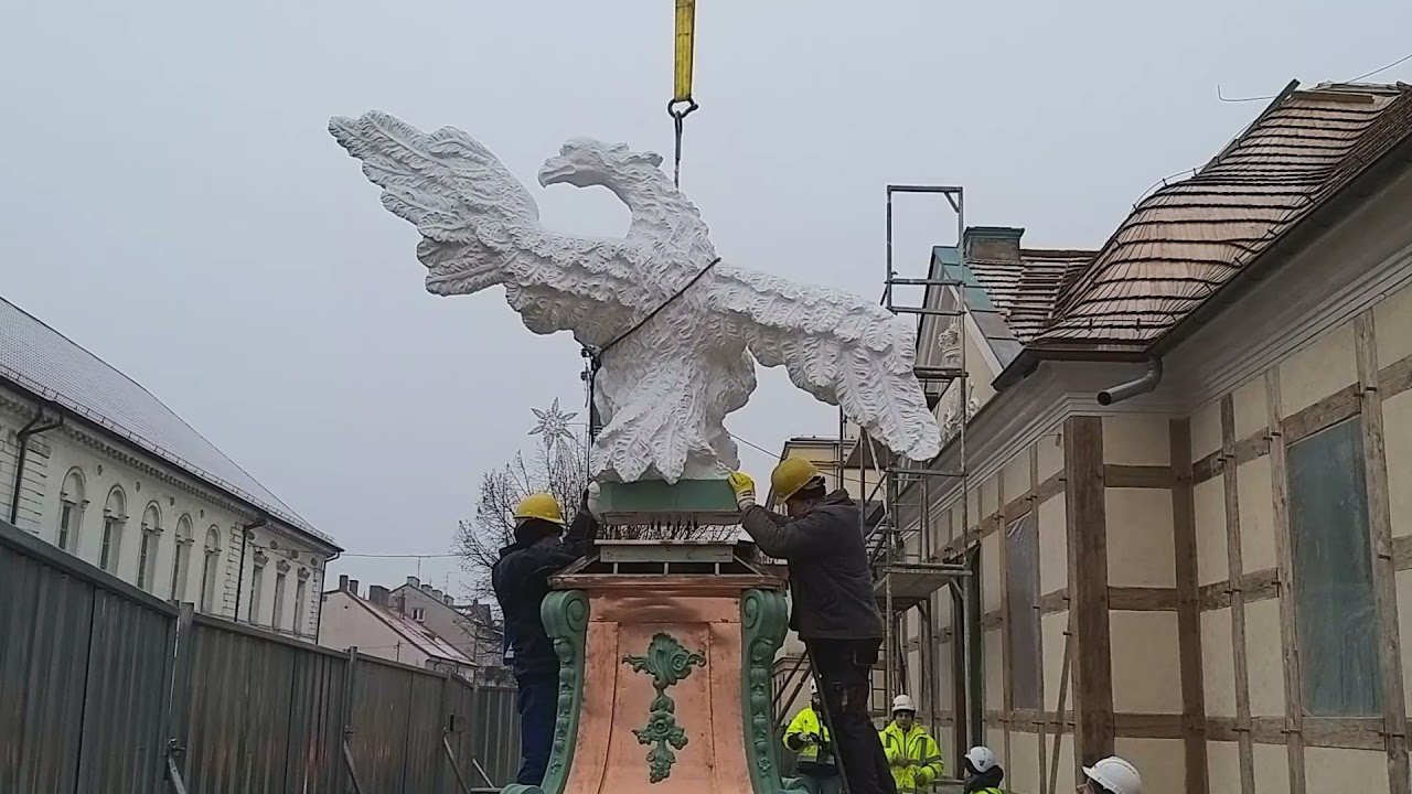 Orzeł na Pałacu Saskim w Kutnie