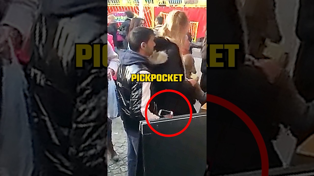Карманный вор, пойманный полицейскими под прикрытием.