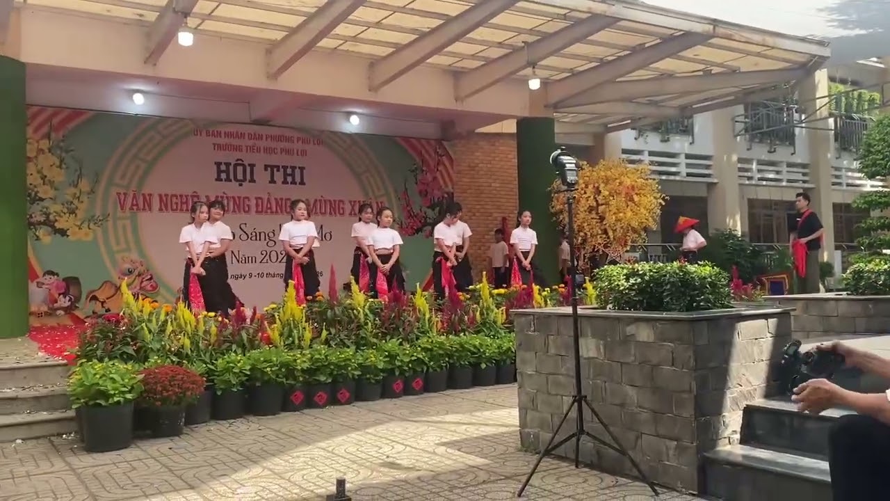 Góc nhìn khác Nghĩa múa mừng Tết Trường Phú Lợi