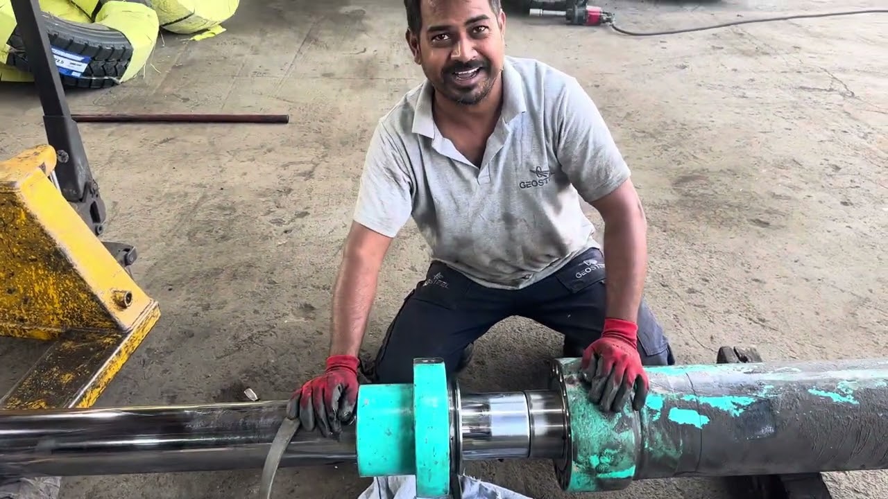 Kobelco excavator SK380 Arm cylinder resealing # part 2