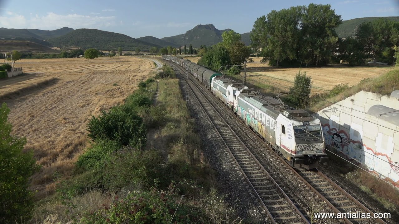 Trenes - SlowMotion - Cruce de trenes de mercancías desde el puente de Orón - Agosto 2020