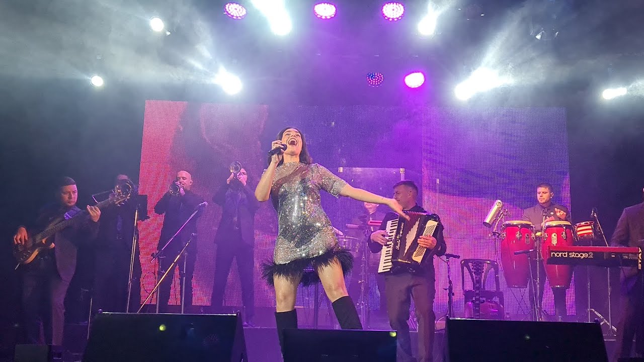 Angela Leiva 15 años tour. No vuelvas jamás/No podrás/Me acostumbré a tí.